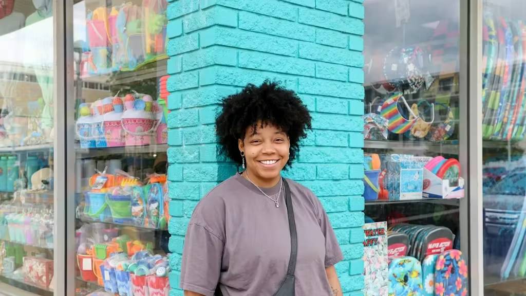 tiannadacostaheadshot1